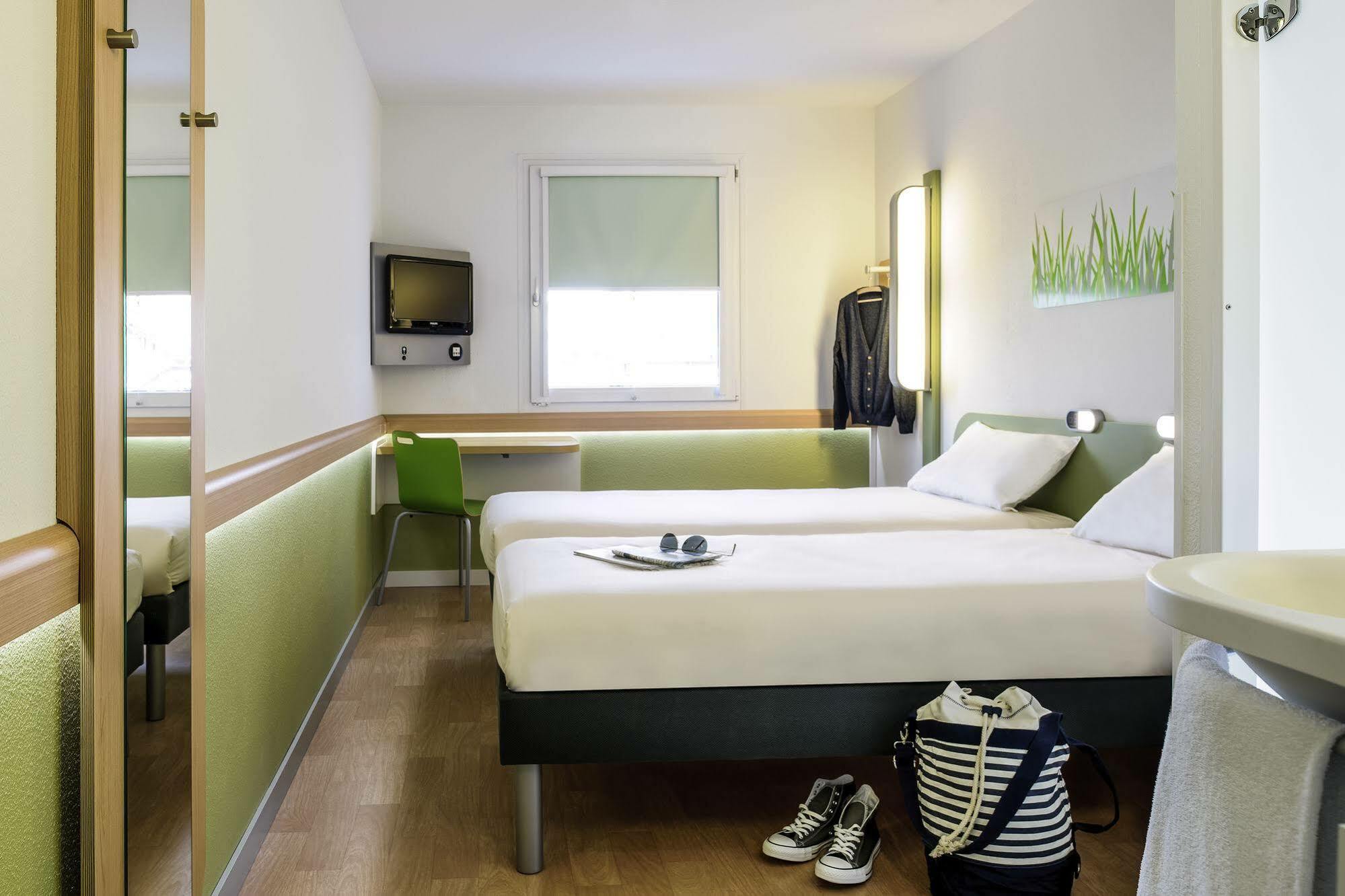 Ibis Budget Fontainebleau Avon מראה חיצוני תמונה