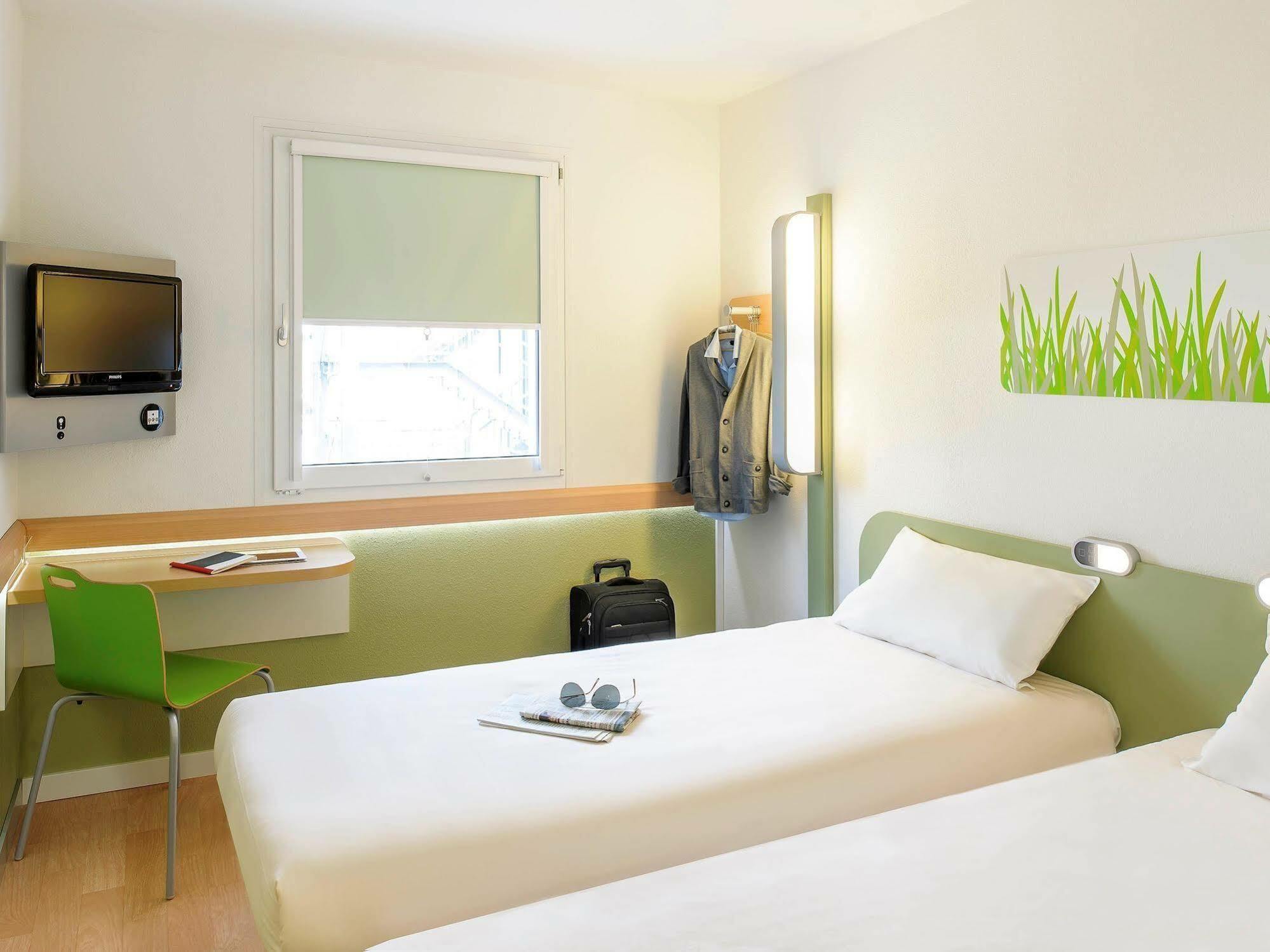 Ibis Budget Fontainebleau Avon מראה חיצוני תמונה
