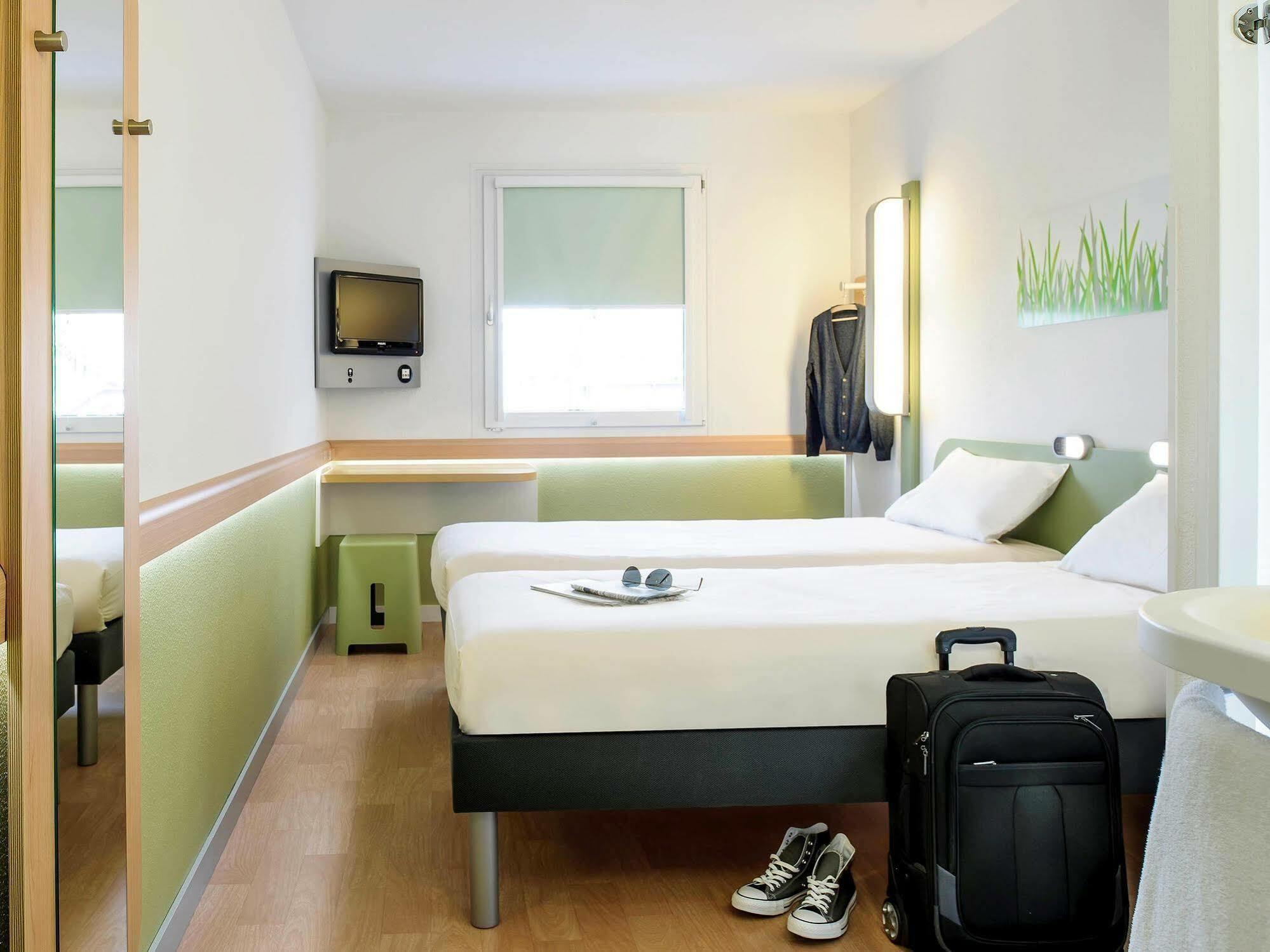Ibis Budget Fontainebleau Avon מראה חיצוני תמונה