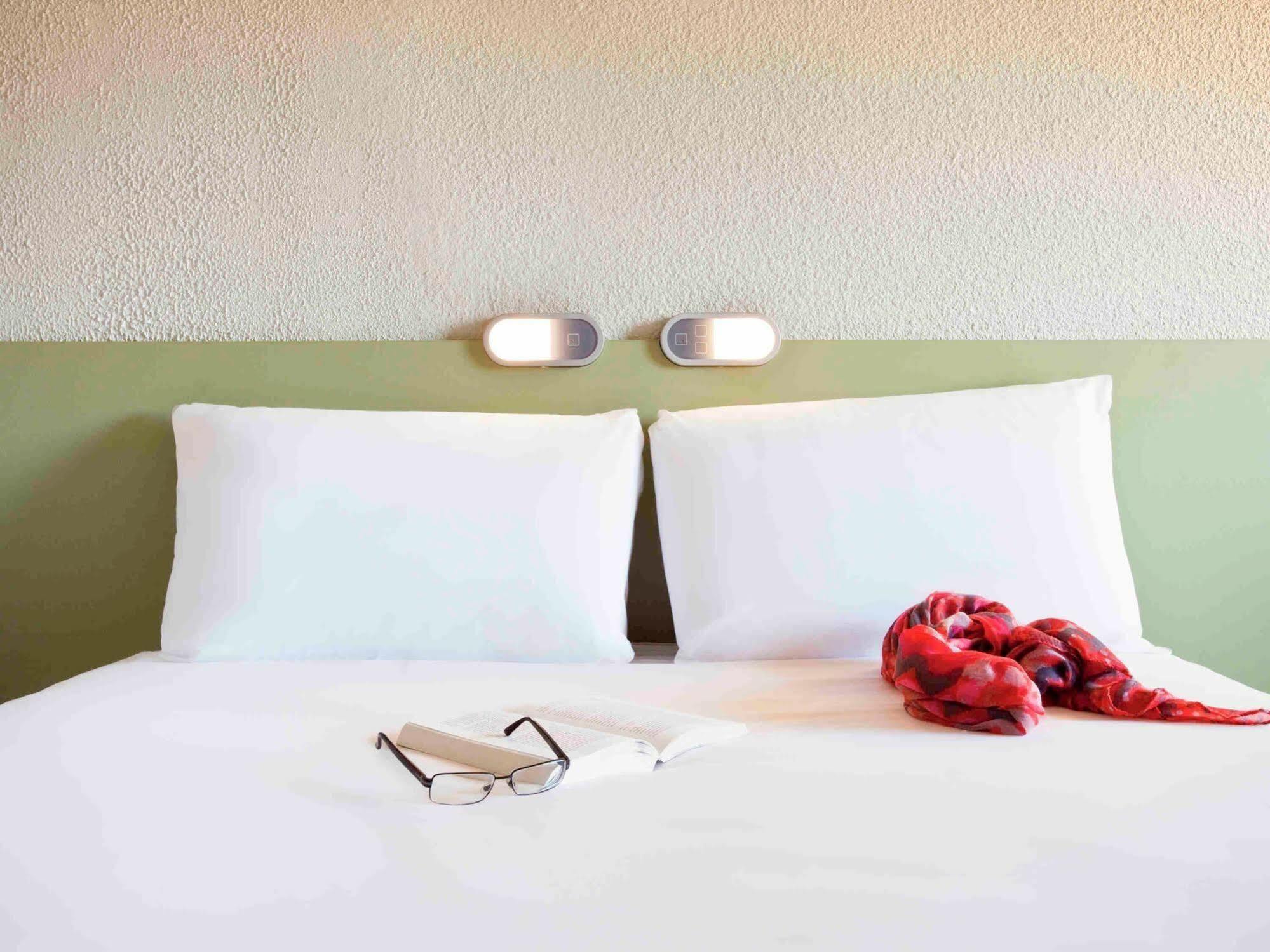 Ibis Budget Fontainebleau Avon מראה חיצוני תמונה
